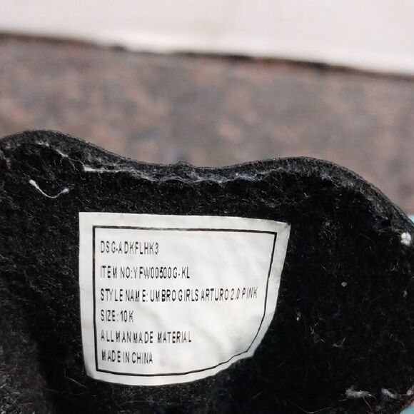 Umbro Kids Pink Soccer Shoes - Picture 3 of 5